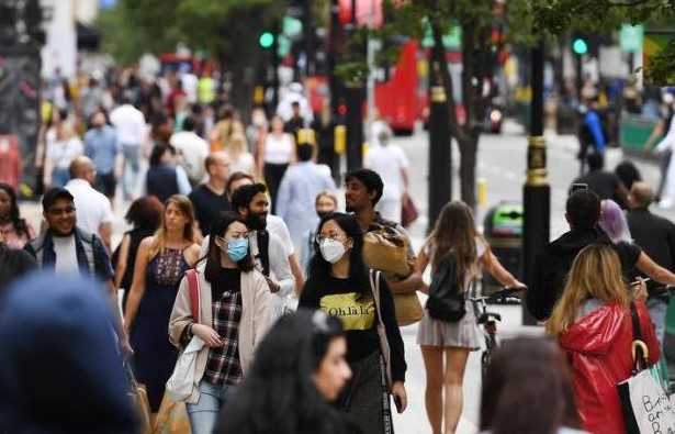Britania drejt karantines se dyte: Johnson do prezantoje masat e reja anti-Covid